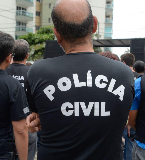 Polícia faz operação contra roubo de carros e cargas no Rio
