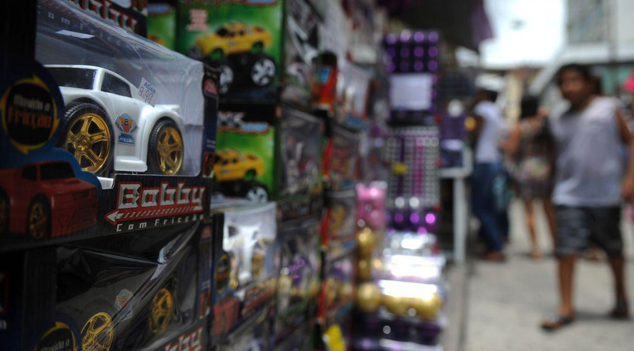 Central Única de Favelas distribui brinquedos para crianças do Rio
