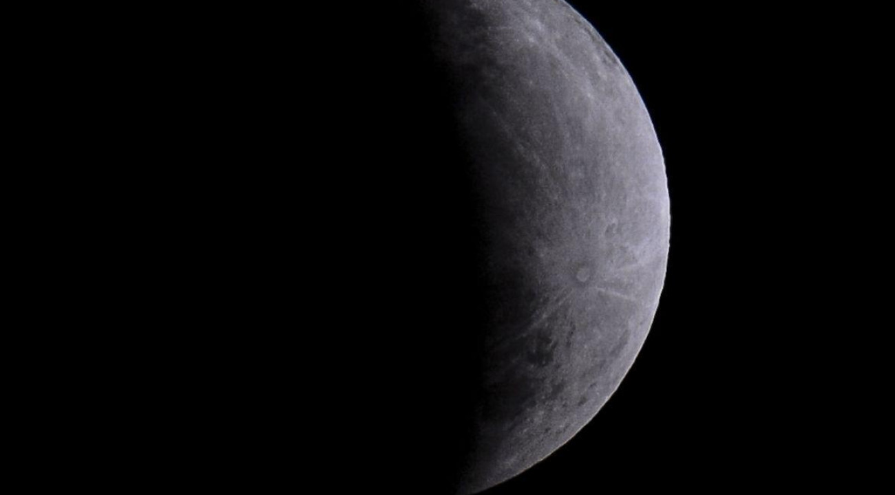 Nasa anuncia descoberta de água em estado líquido na Lua