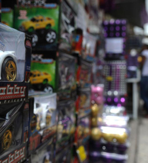Central Única de Favelas distribui brinquedos para crianças do Rio